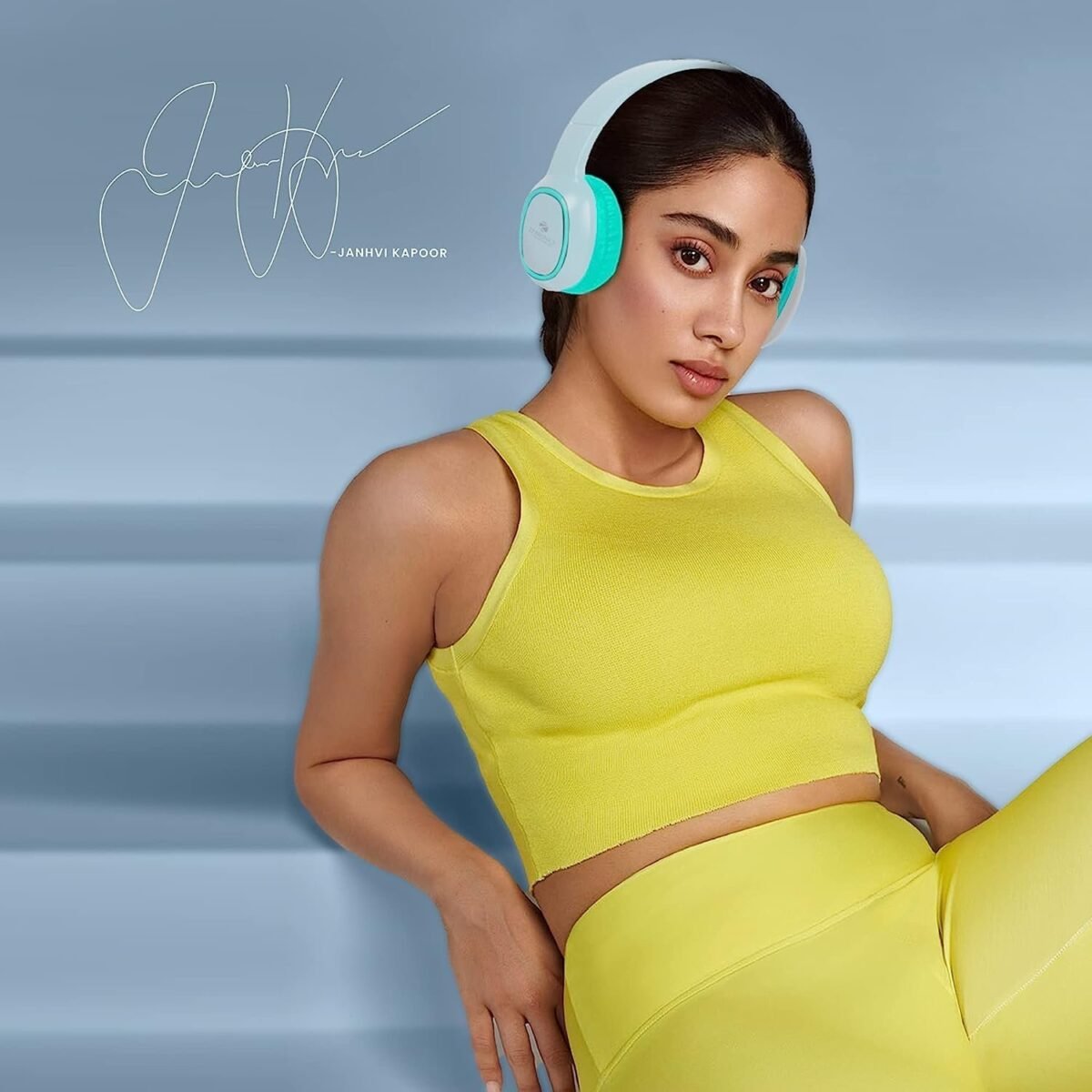ZEBRONICS Zeb-Thunder Wireless Over Ear BT Headphone Comes with mic, 40mm Drivers, AUX Connectivity, Built in FM, Call Function,