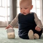 Philips Avent Natural Response Baby Feeding Bottle - 125ml Baby Milk Bottle for Newborns and Up, BPA Free, 0+ Months (Model SCY900/01)